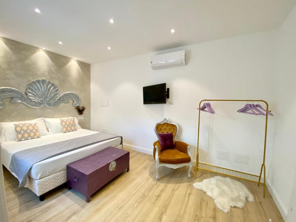 In Centro Unique Rooms Ольбія Екстер'єр фото