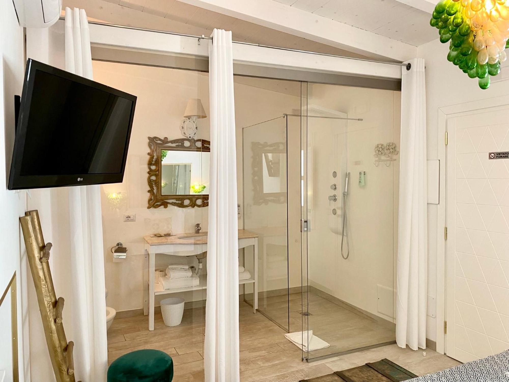 In Centro Unique Rooms Ольбія Екстер'єр фото