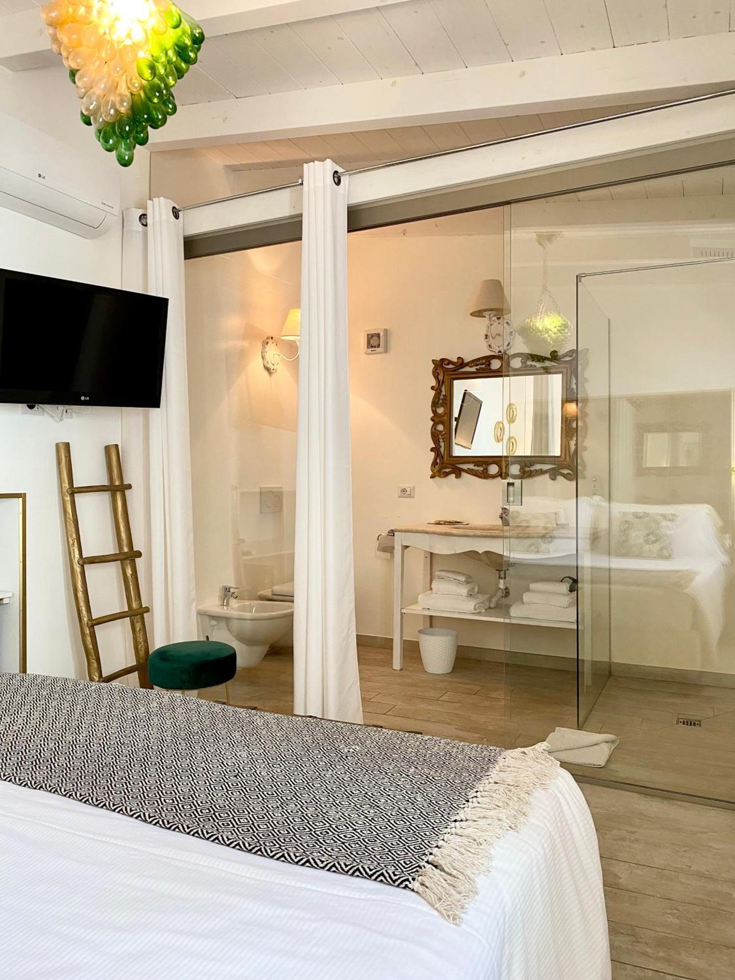 In Centro Unique Rooms Ольбія Екстер'єр фото